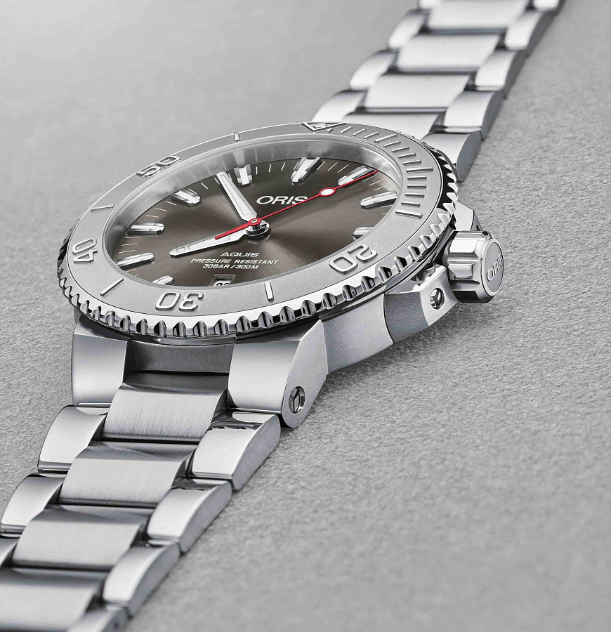 Часы Oris Aquis Date Relief 01 733 7730 4153-07 8 24 05PEB — нержавеющая сталь, мужские