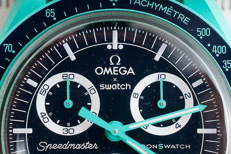 Часы Swatch x Omega Bioceramic Moonswatch Mission on Earth: Polar Lights SO33L103 — биокерамика, Швейцария