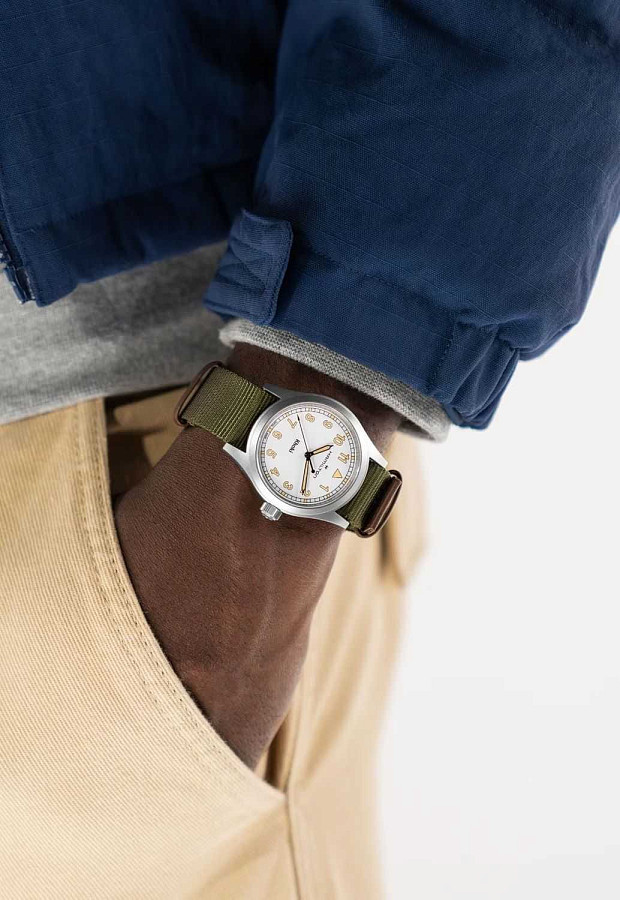 Часы Hamilton Khaki Field Quartz 38mm H69401910 — кварцевые, сталь