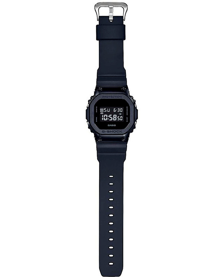 Часы Casio G-Shock GM-5600B-1 — электронные, пластик металл сталь