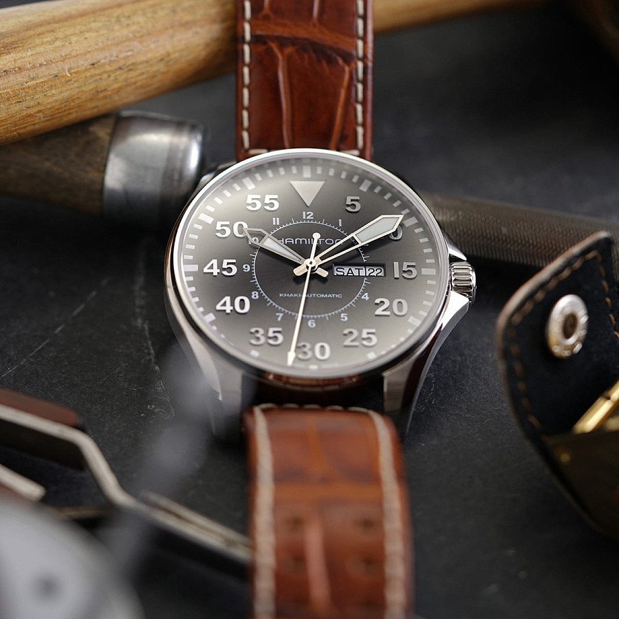 Часы Hamilton Khaki Aviation Pilot Day Date Auto H64715885 — кожаный, мужские