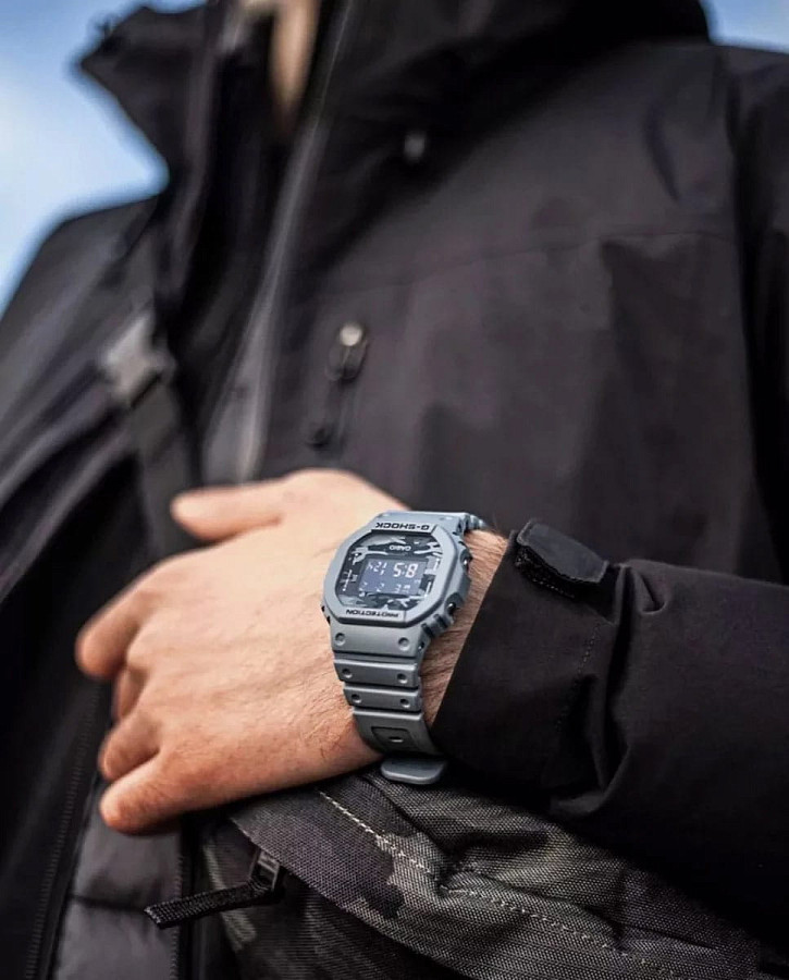 Часы Casio G-Shock DW-5600CA-2 — пластик, Япония