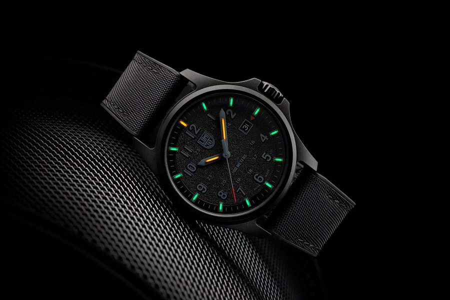 Часы Luminox Atacama Field XL.1961 — черный, карбон пластик