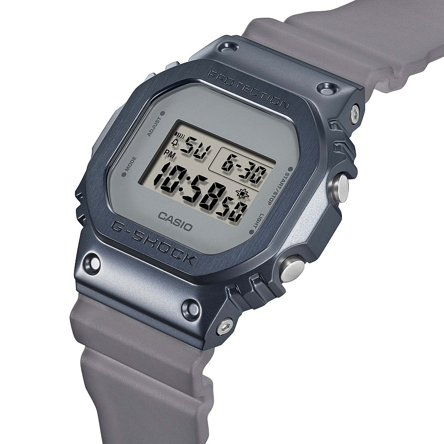 Часы Casio G-Shock GM-5600MF-2E — полимер, мужские
