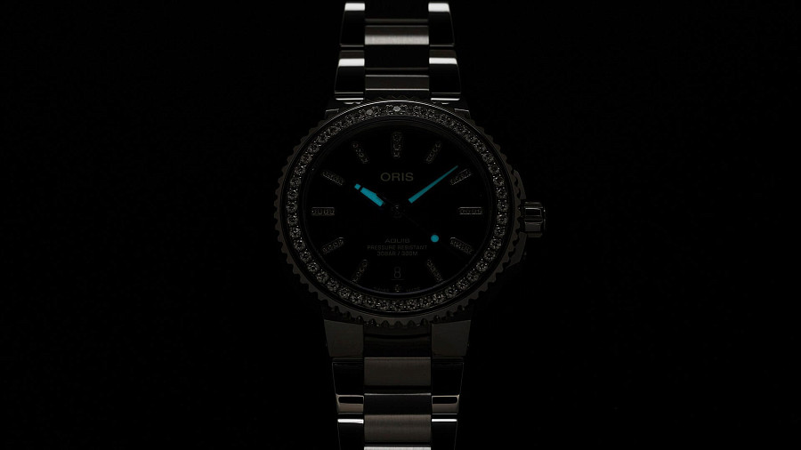 Часы Oris Aquis Date Diamonds 01 733 7766 4998-07 8 22 05PEB — мужские, нержавеющая сталь