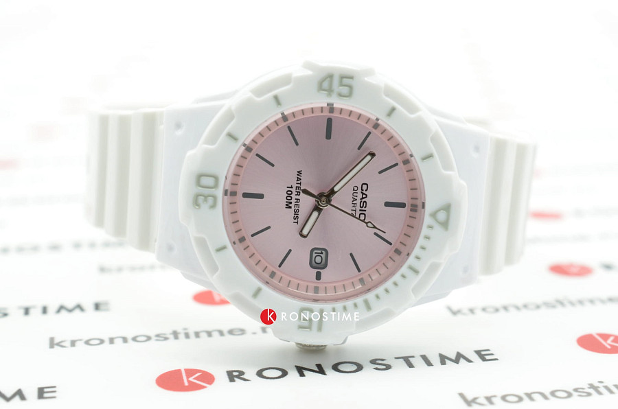 Часы Casio Collection LRW-200H-4E3VEF — пластик, женские
