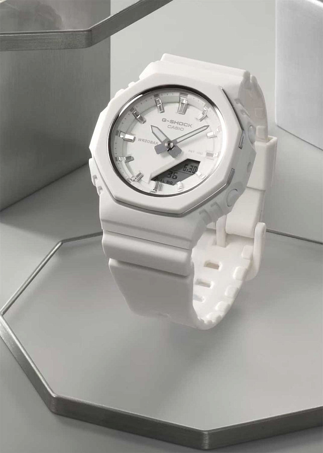 Часы Casio G-Shock GMA-P2110-7A — пластик, Япония