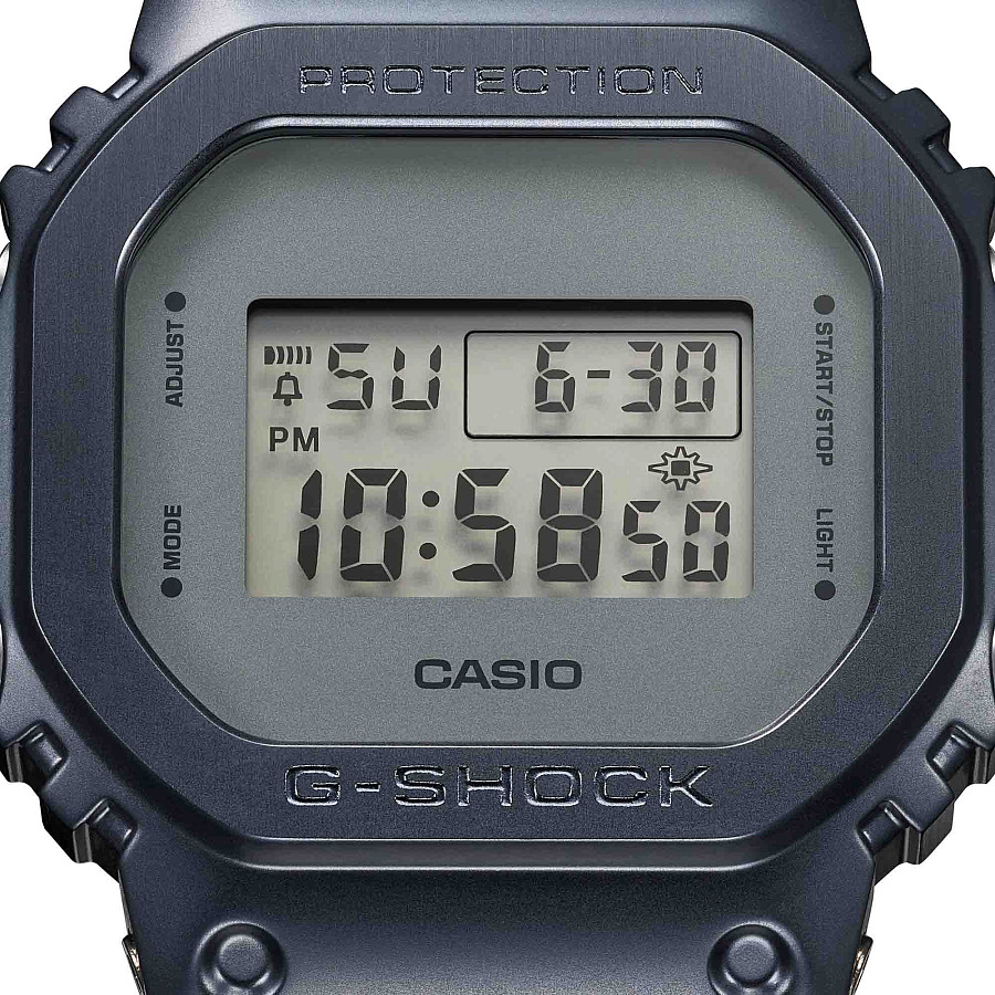 Часы Casio G-Shock GM-5600MF-2E — фиолетовый, сталь металл