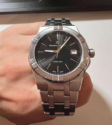 Фото покупателя: Швейцарские наручные часы Maurice Lacroix Aikon Quartz AI1108-SS002-330-1